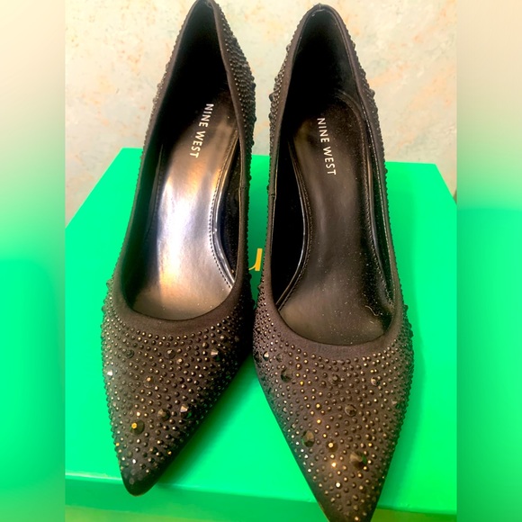 Beaded Black Pump - Picture 2 of 4